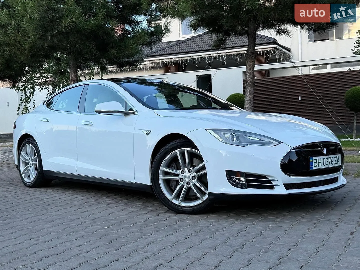 Tesla Model S, 2015