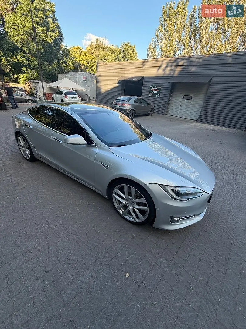 Tesla Model S, 2017
