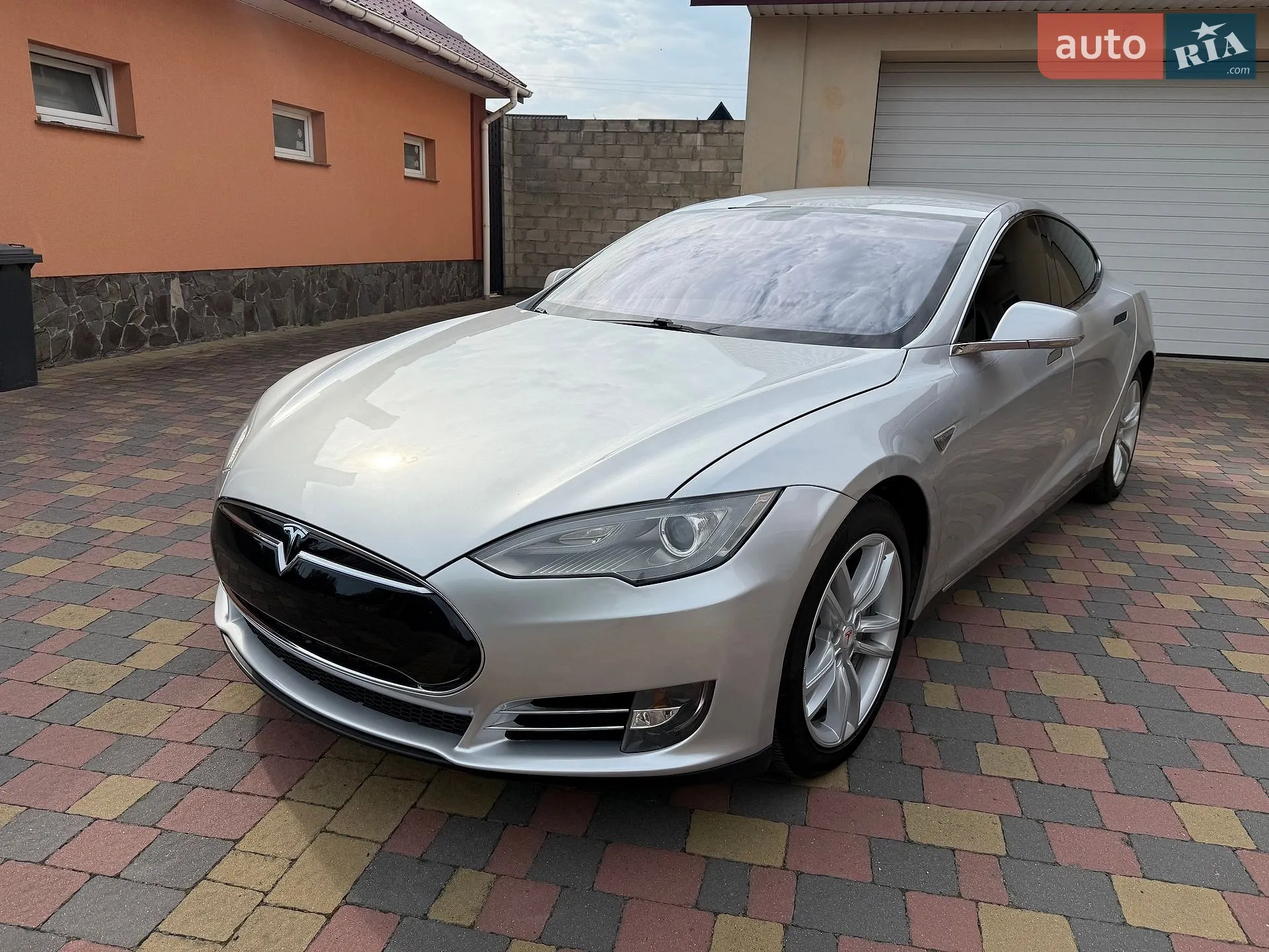 Tesla Model S, 2013