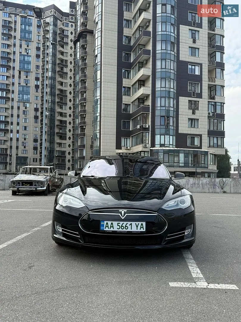 Tesla Model S, 2013