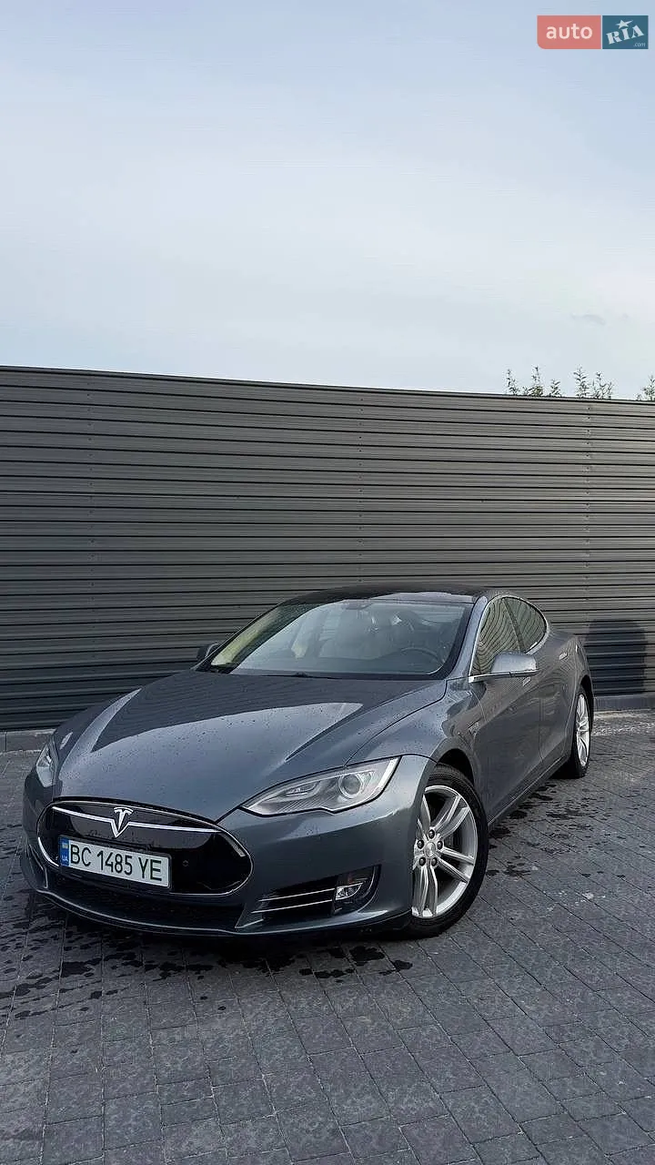 Tesla Model S, 2013