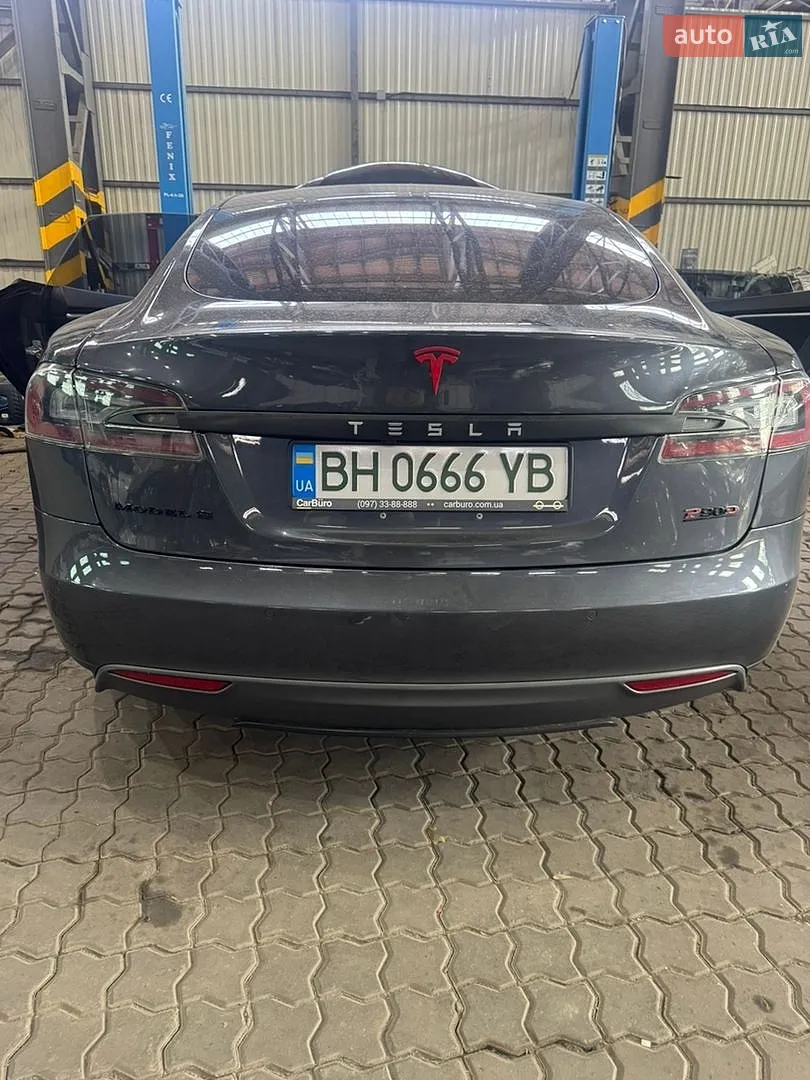 Tesla Model S, 2015