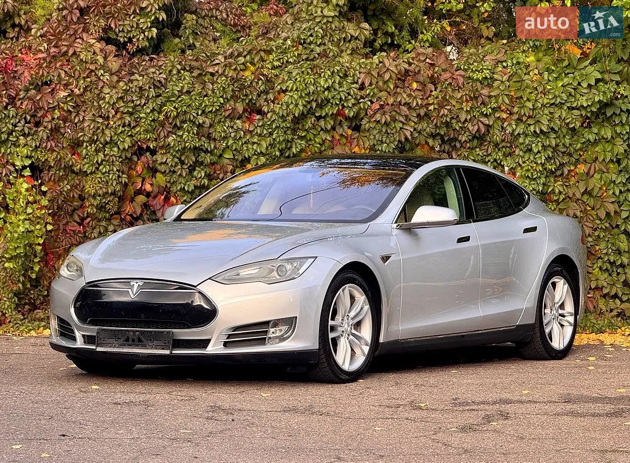 Tesla Model S, 2012