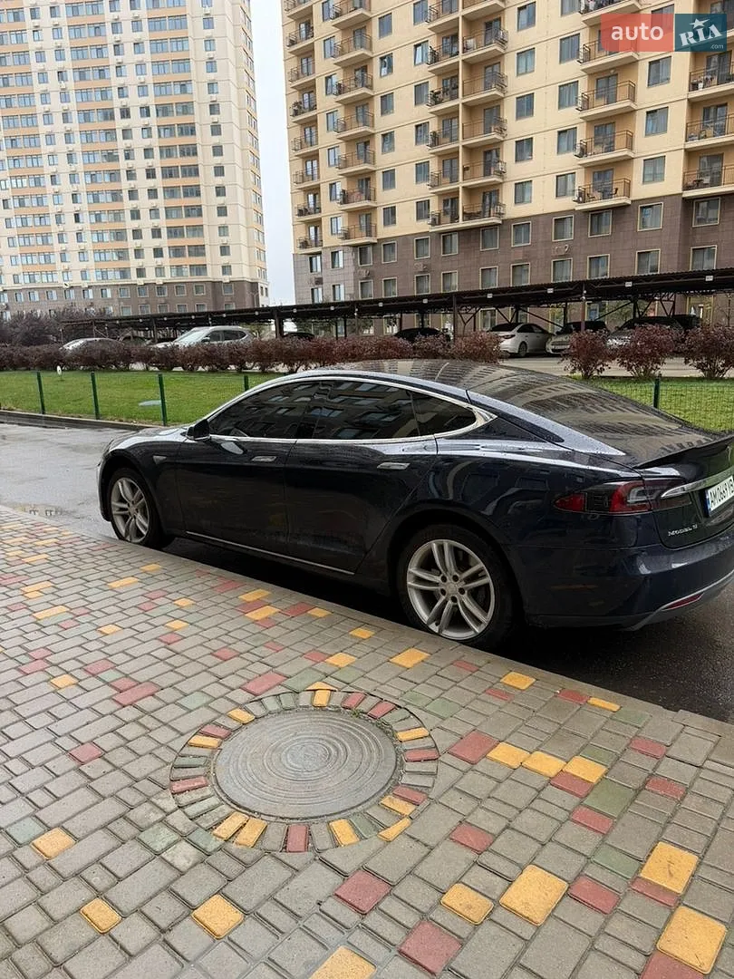 Tesla Model S, 2013