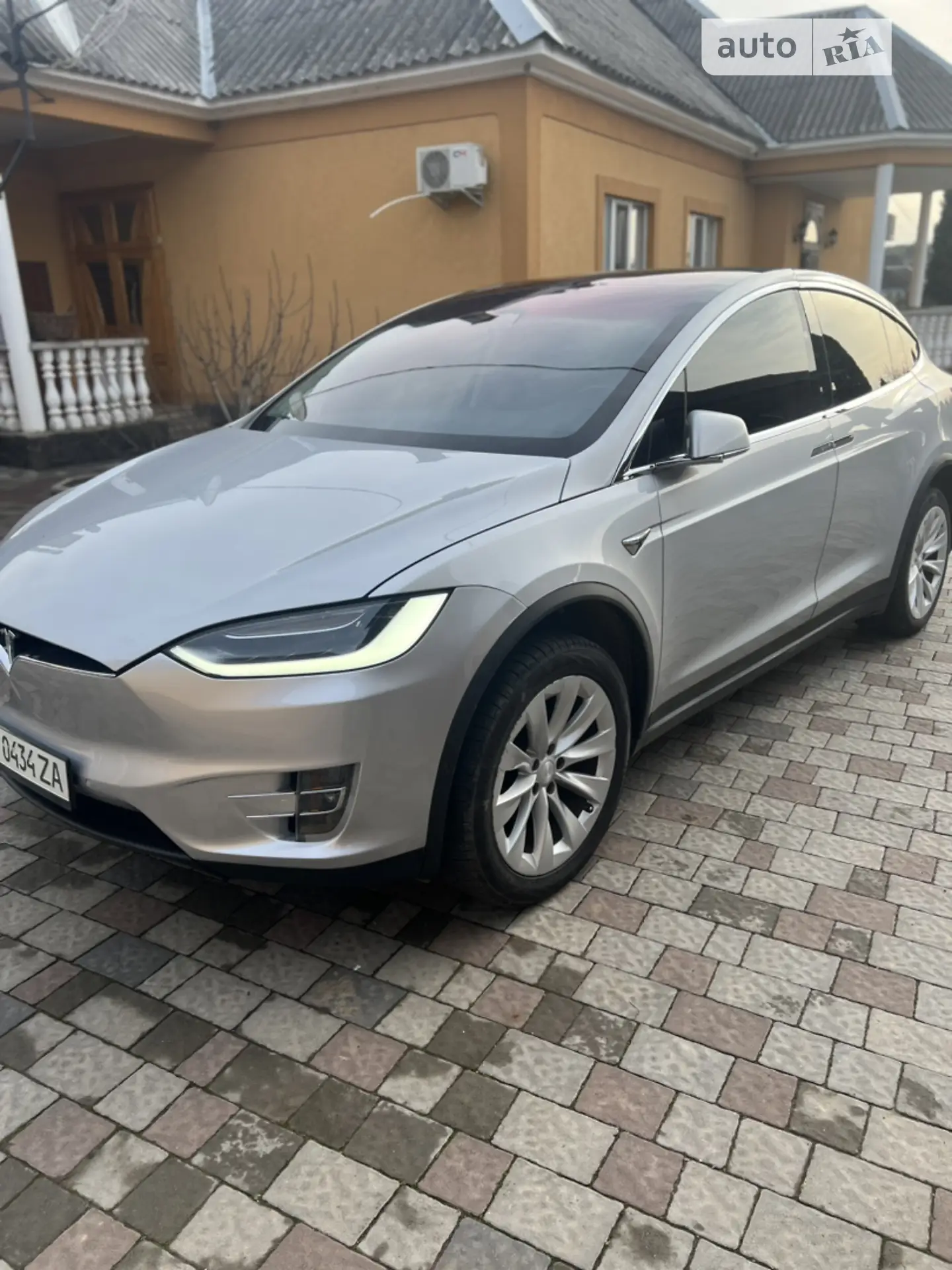 Tesla Model X 2018 — 1