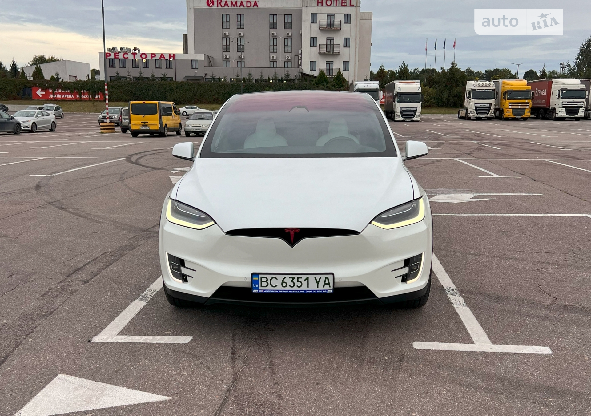 Tesla Model X, 2017
