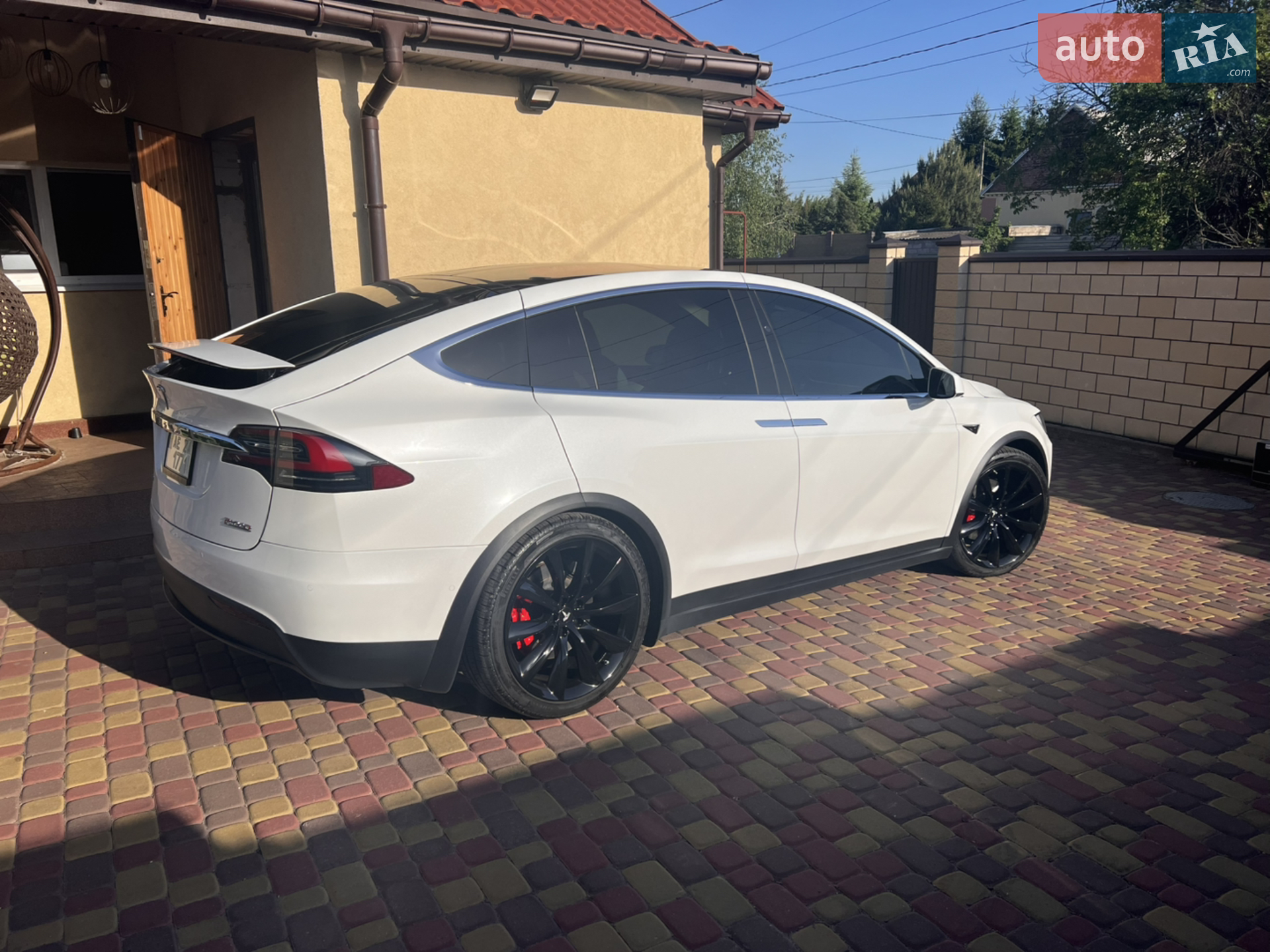 Tesla Model X, 2017