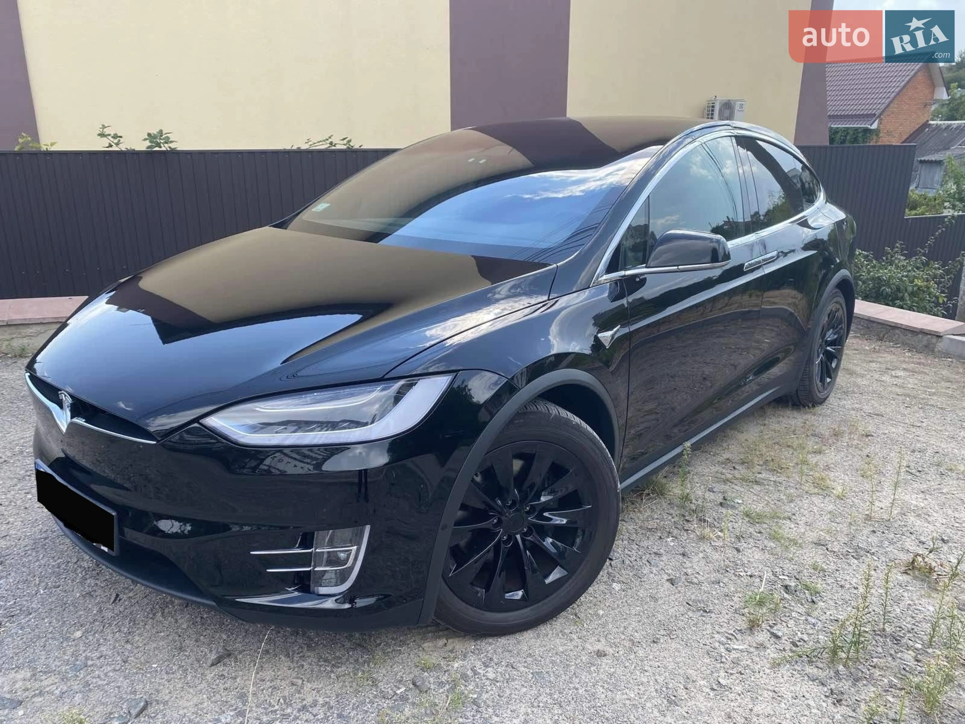 Tesla Model X, 2017