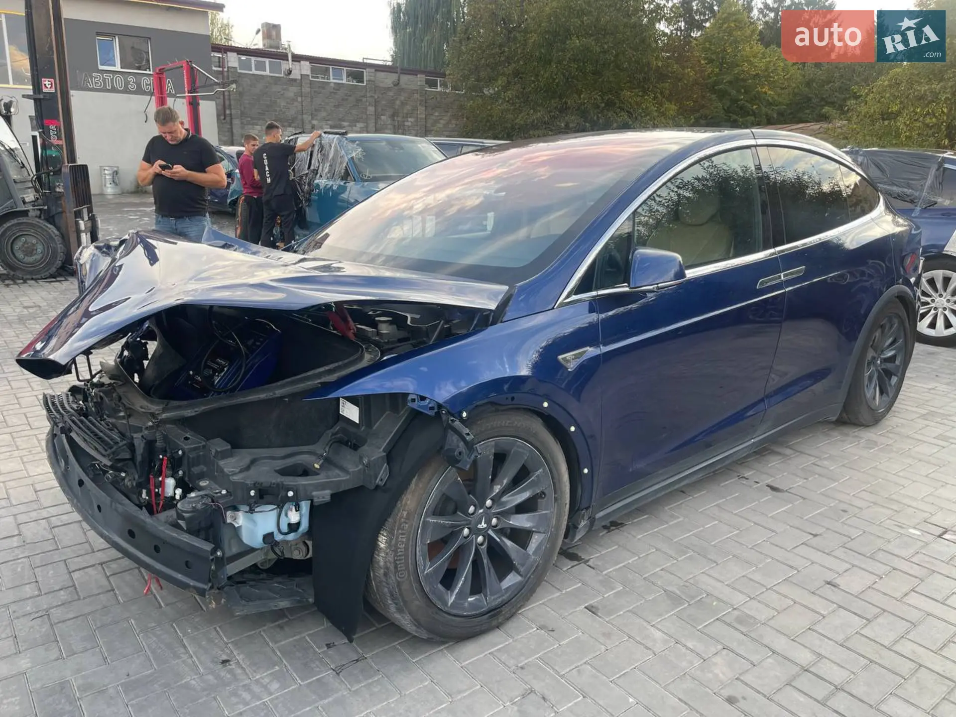 Tesla Model X, 2016