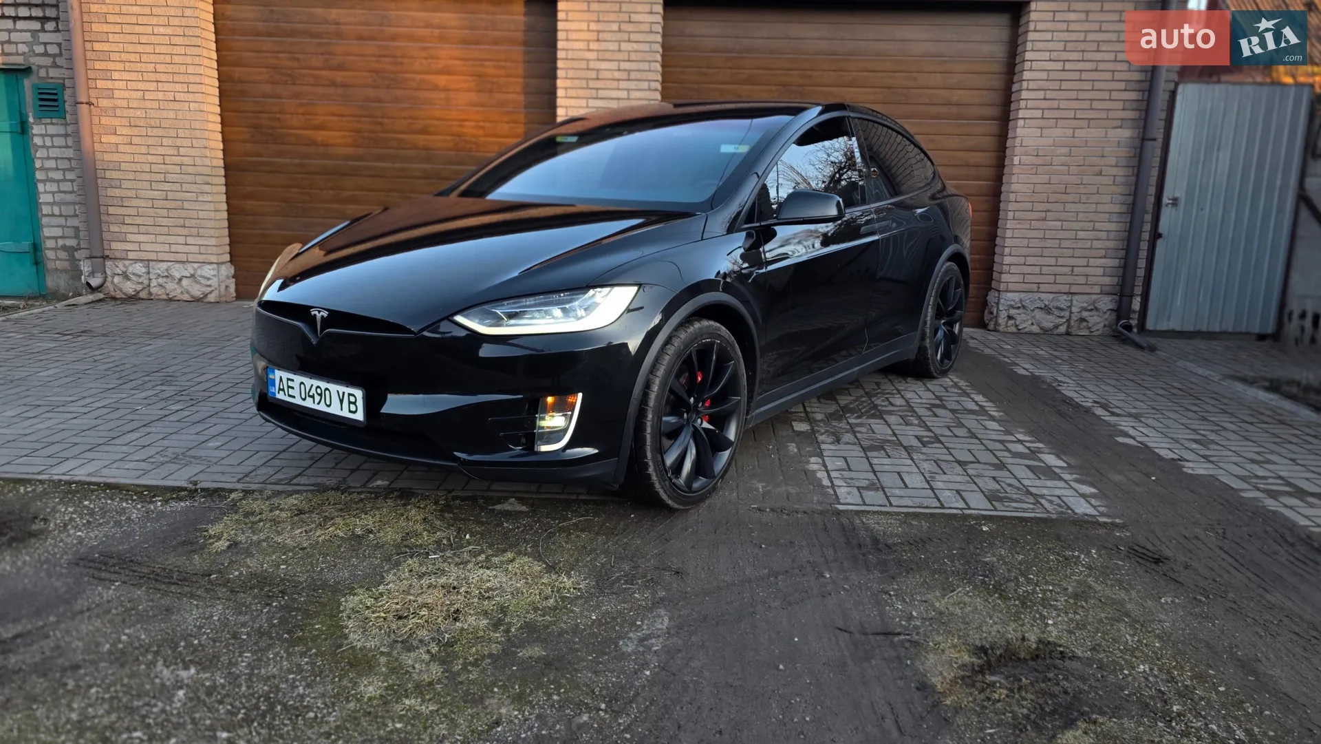 Tesla Model X, 2017