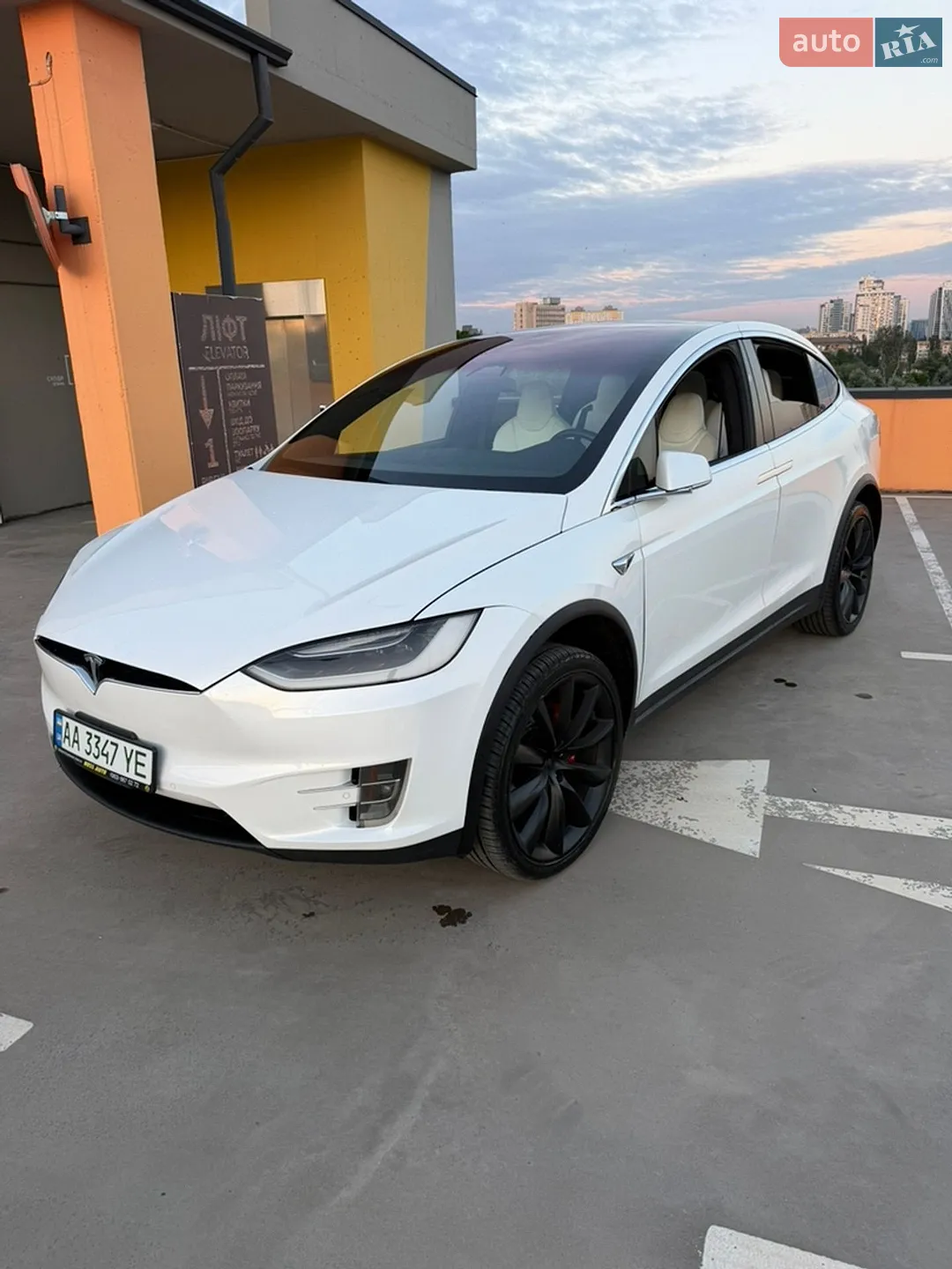 Tesla Model X, 2017