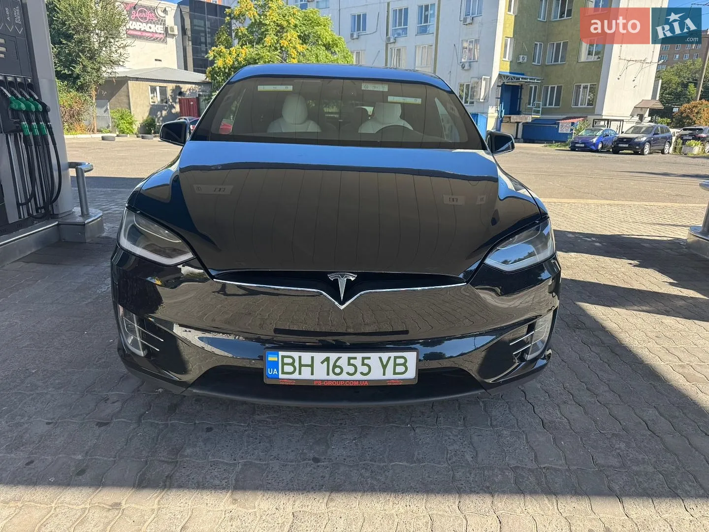Tesla Model X, 2017
