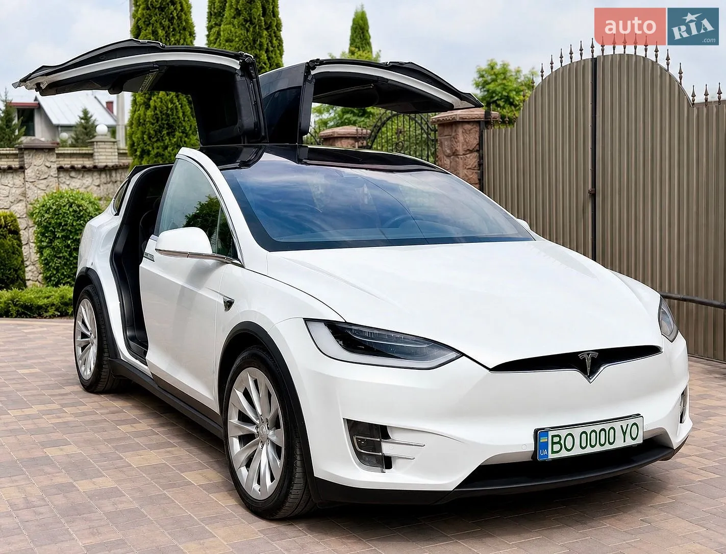 Tesla Model X, 2017
