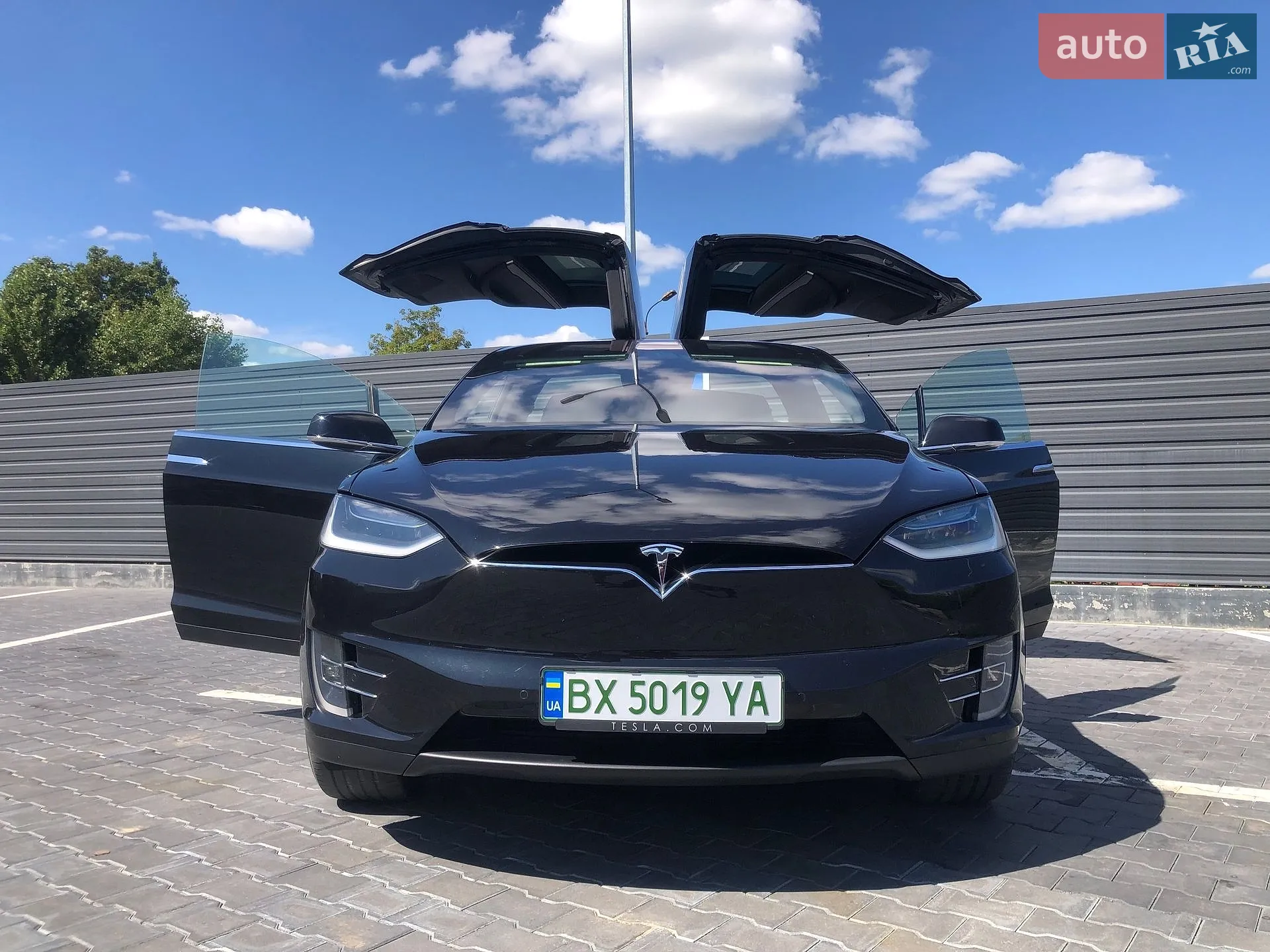 Tesla Model X, 2017
