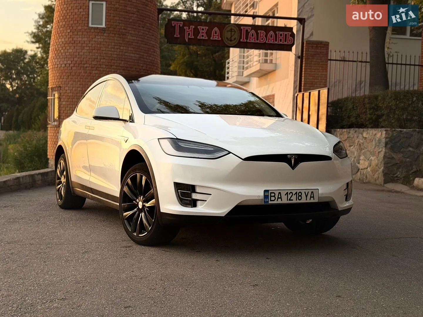 Tesla Model X, 2017