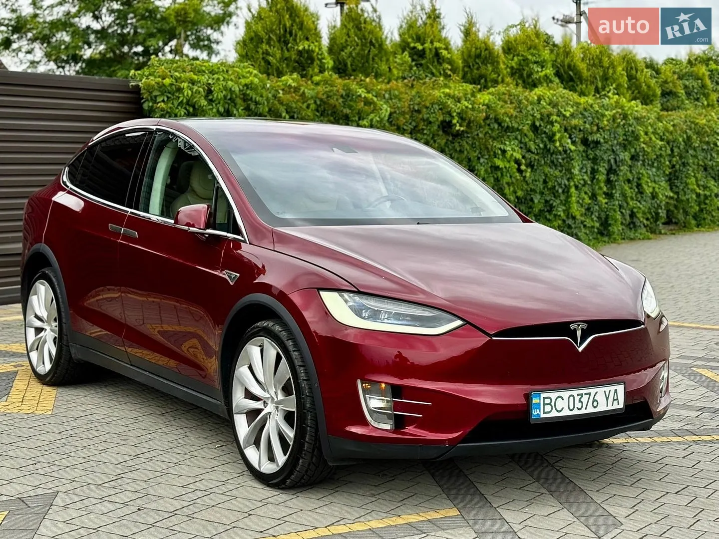Tesla Model X, 2016