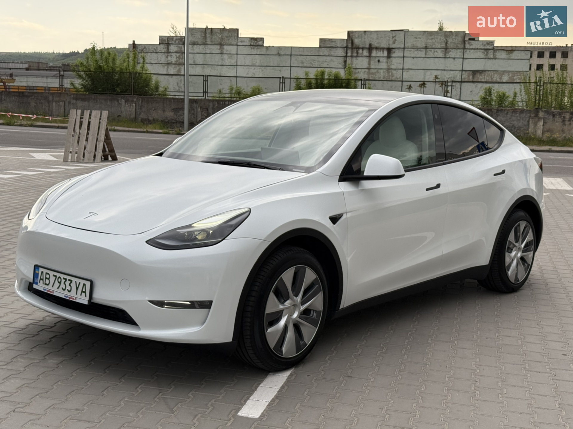 Tesla Model Y, 2023