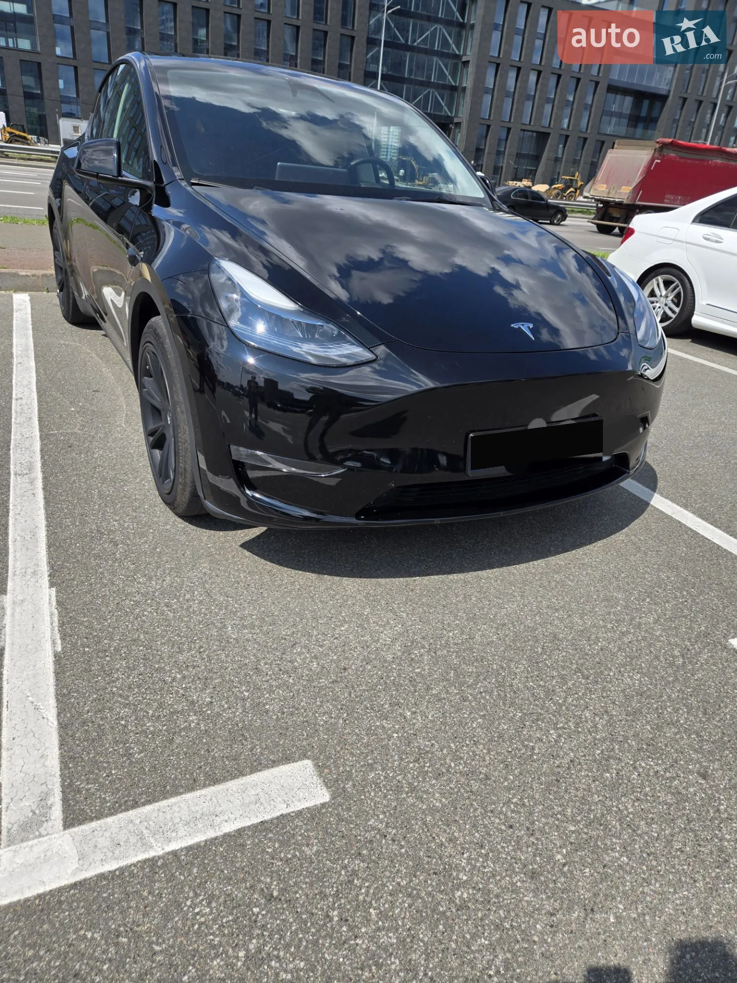 Tesla Model Y, 2024