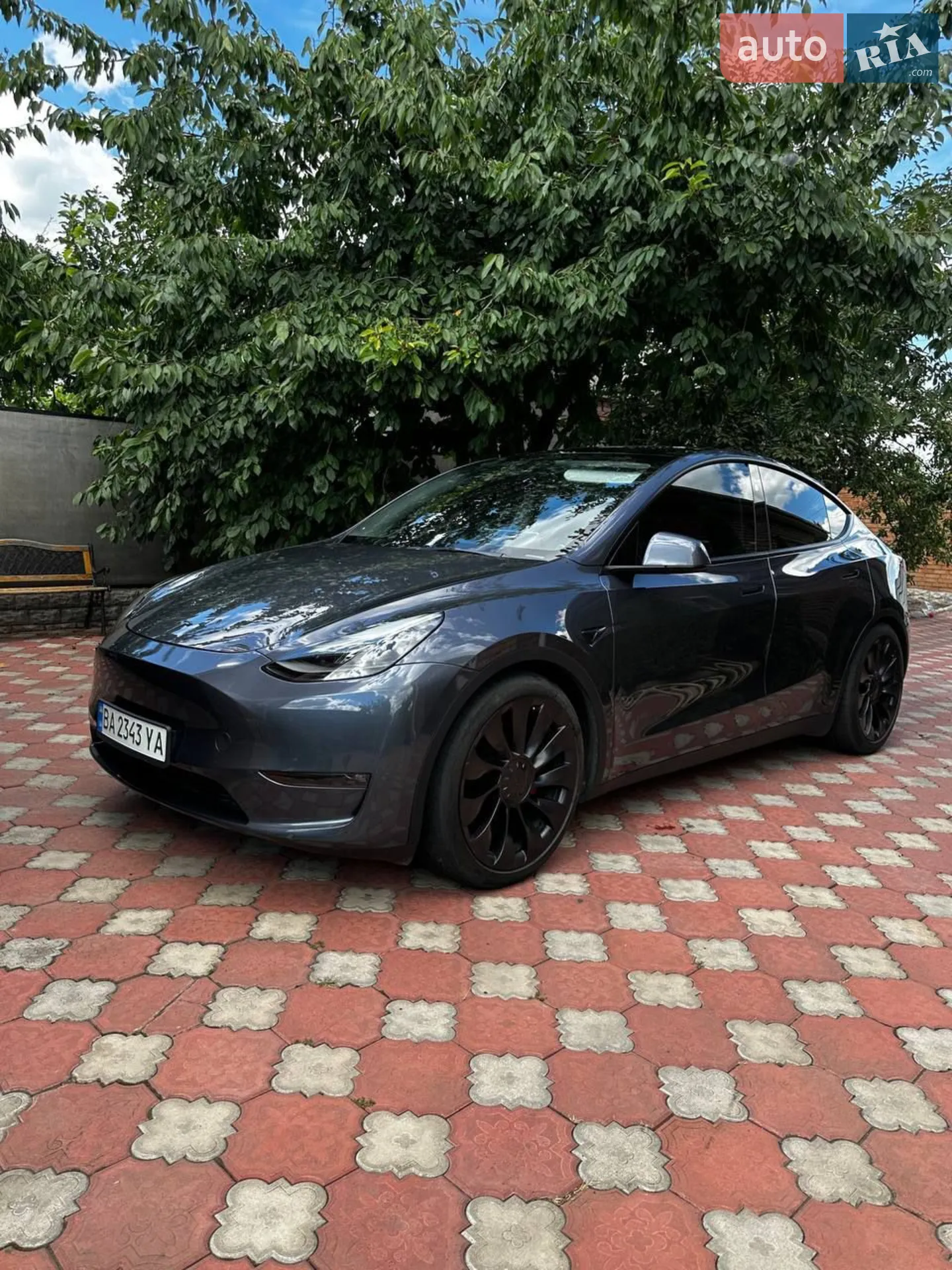 Tesla Model Y 2023 — 1