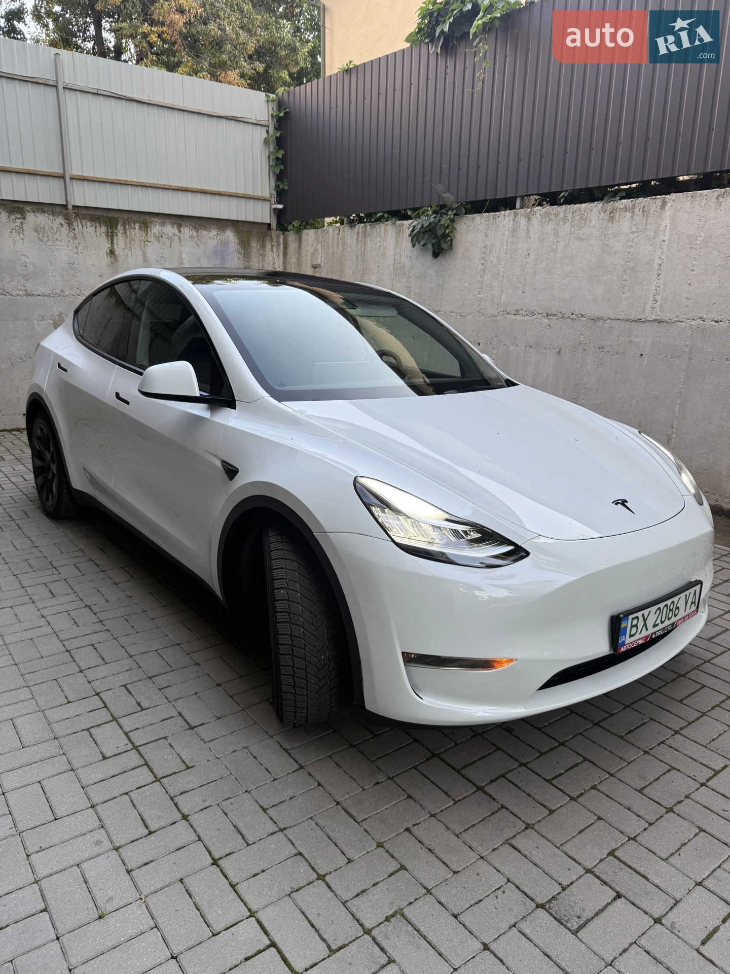 Tesla Model Y, 2023