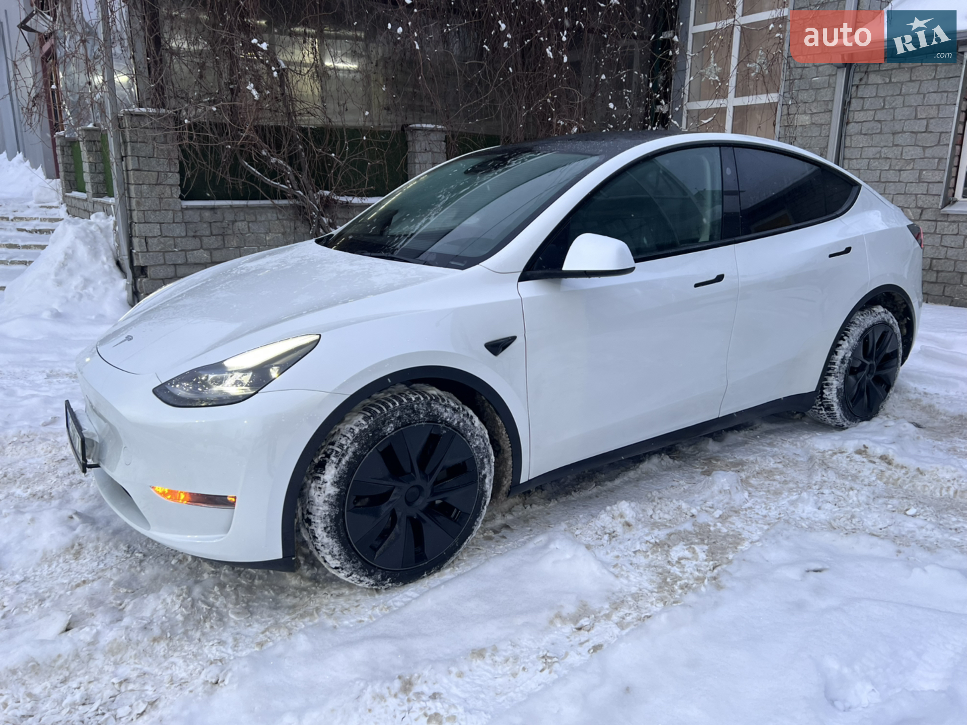 Tesla Model Y, 2024