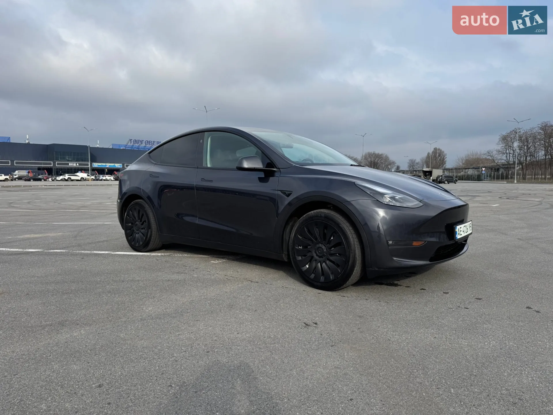 Tesla Model Y, 2024