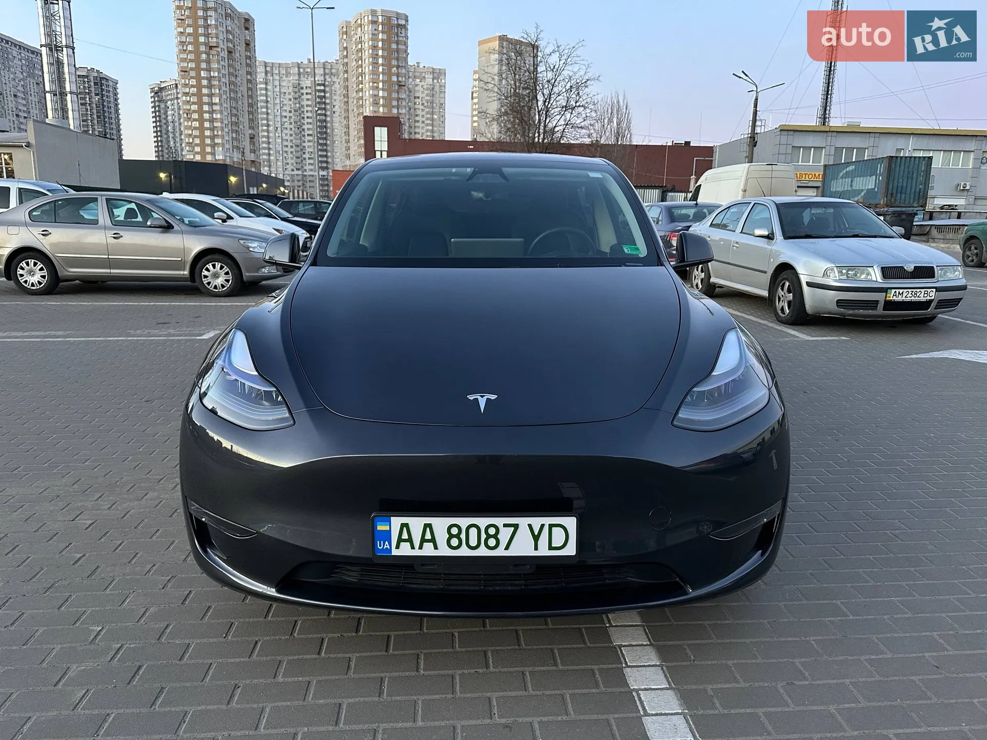 Tesla Model Y, 2024