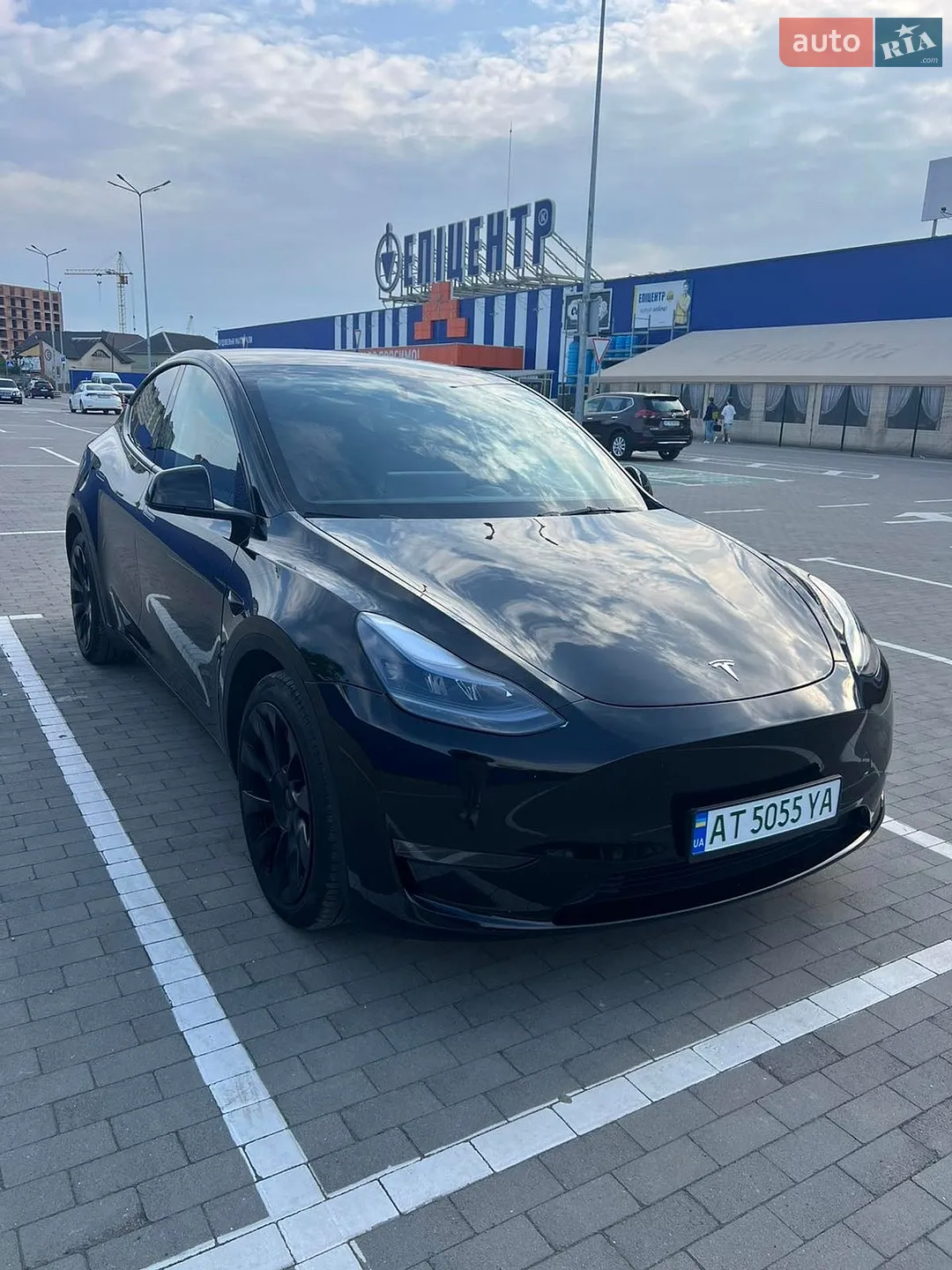 Tesla Model Y, 2023