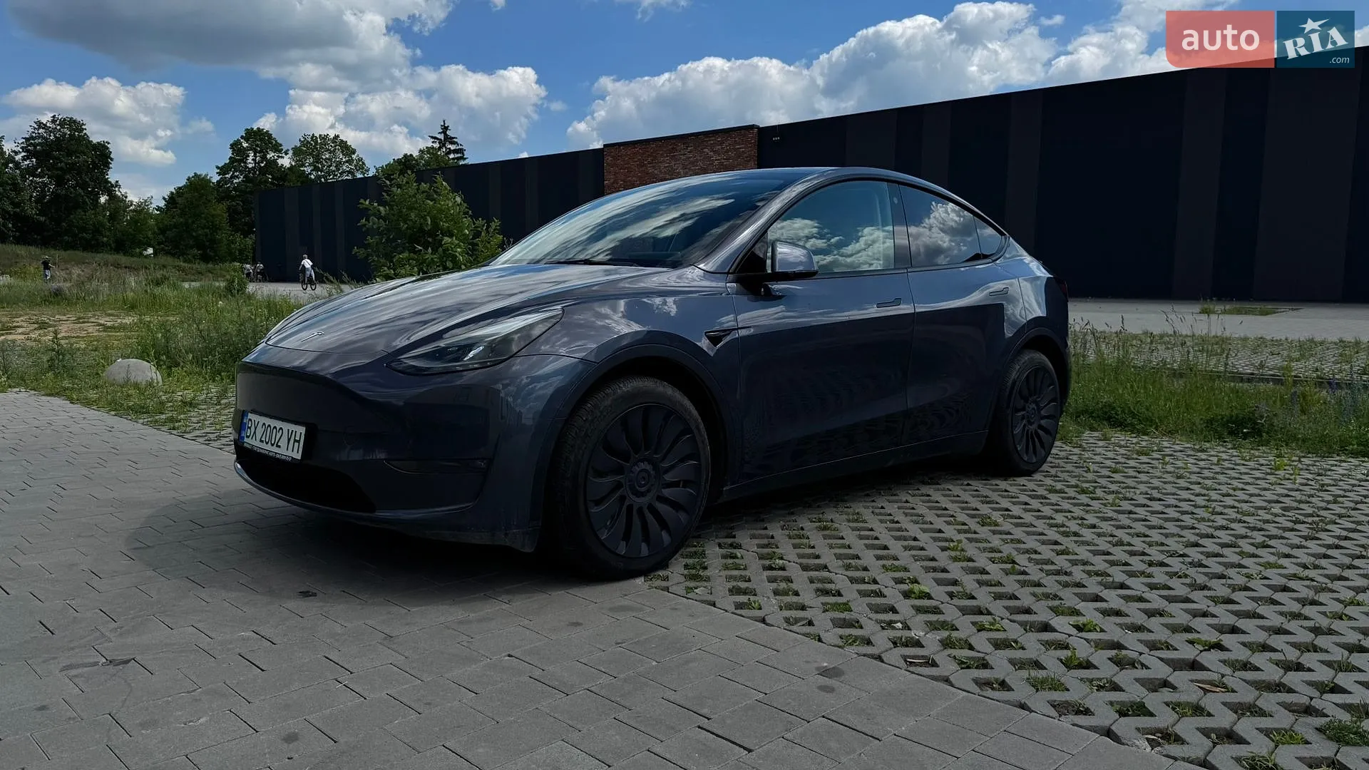 Tesla Model Y, 2023