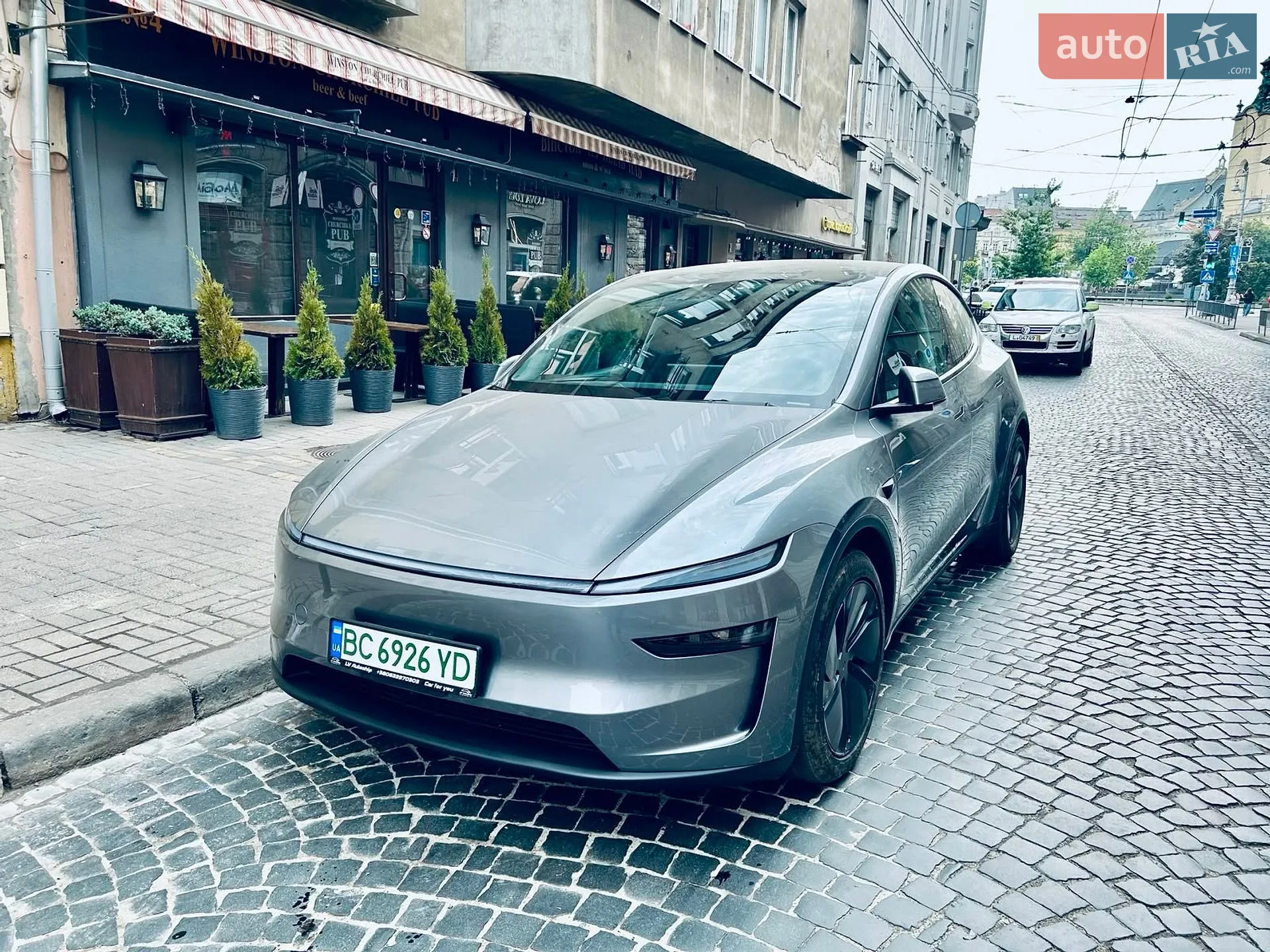 Tesla Model Y, 2025