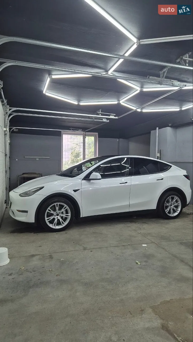 Tesla Model Y, 2023