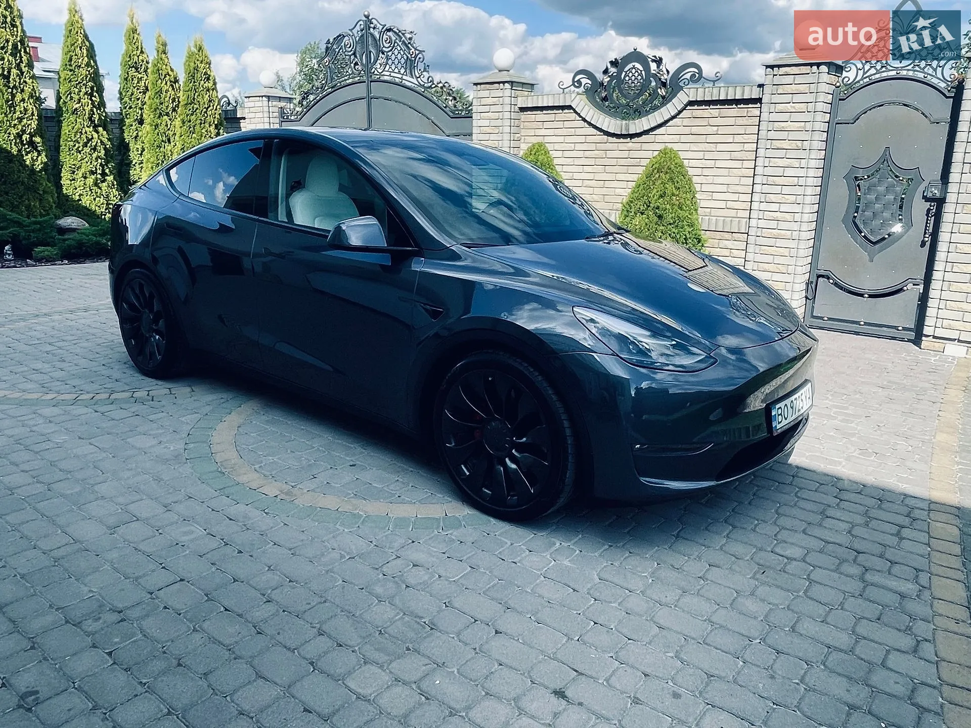 Tesla Model Y, 2022