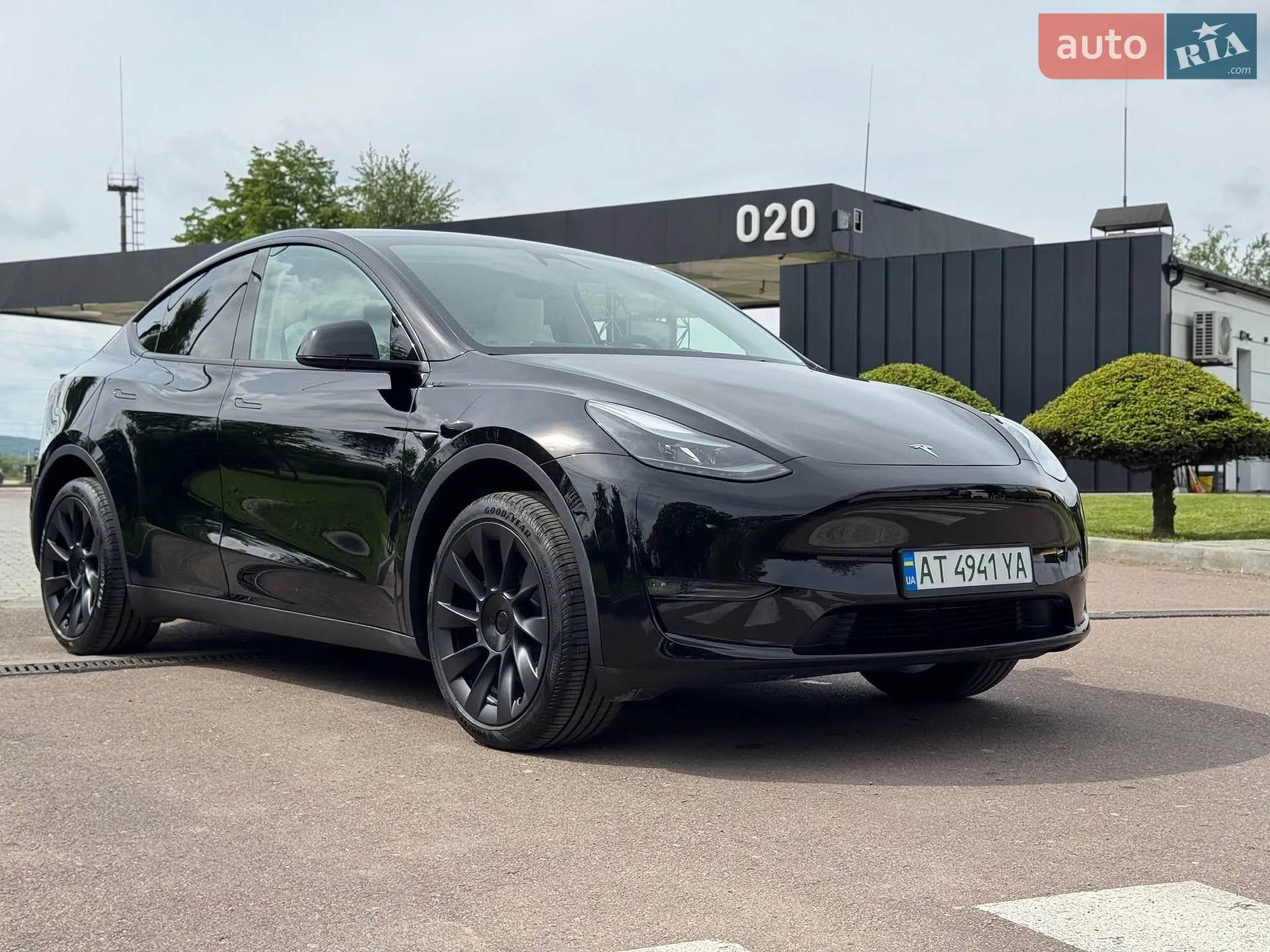 Tesla Model Y, 2024