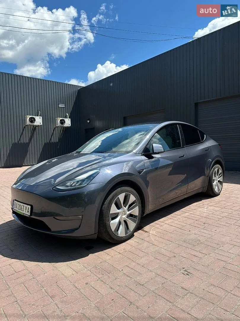 Tesla Model Y, 2022