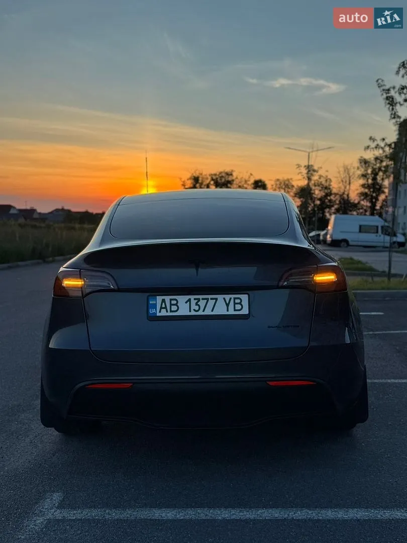Tesla Model Y, 2023