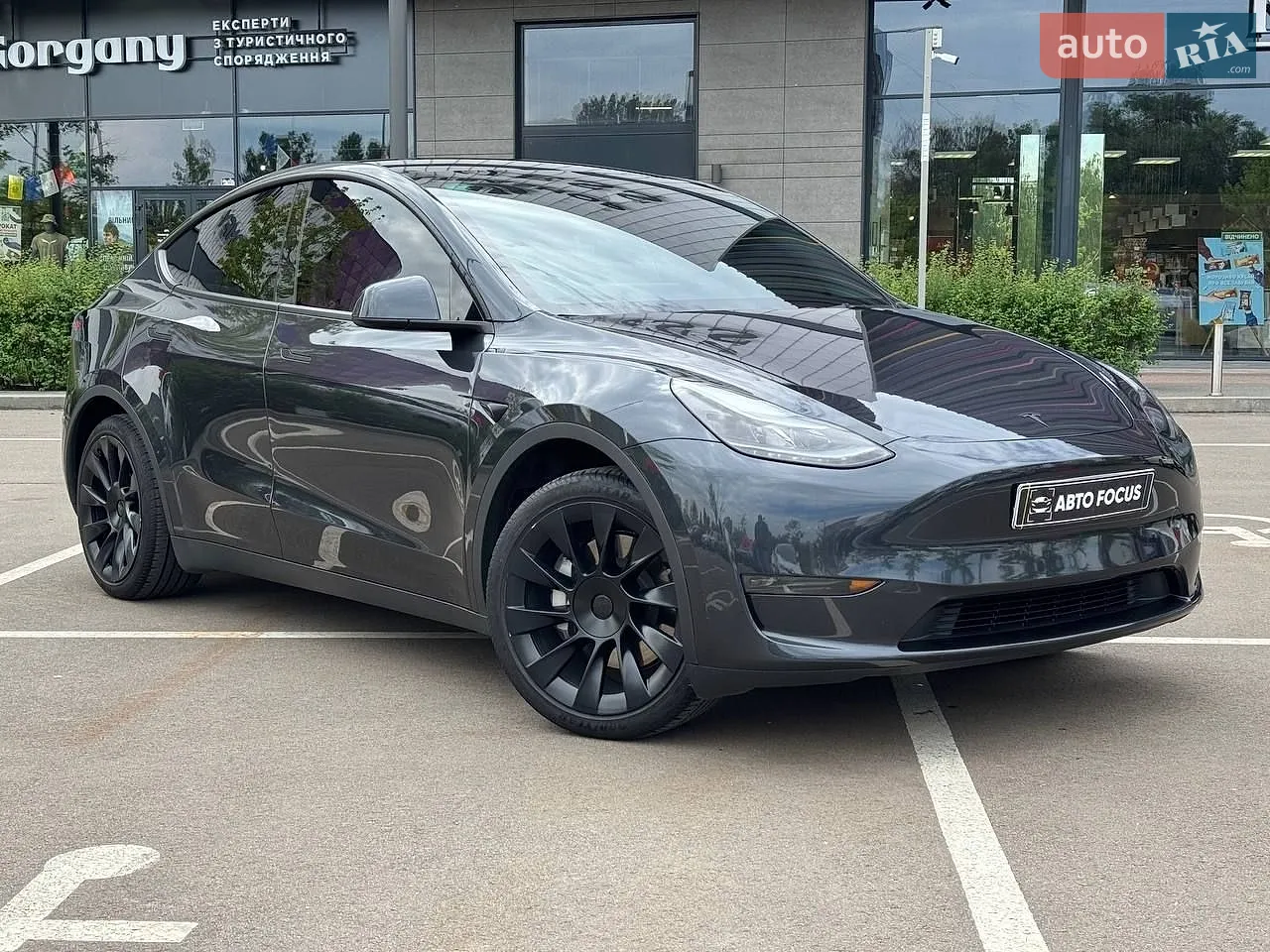 Tesla Model Y, 2024
