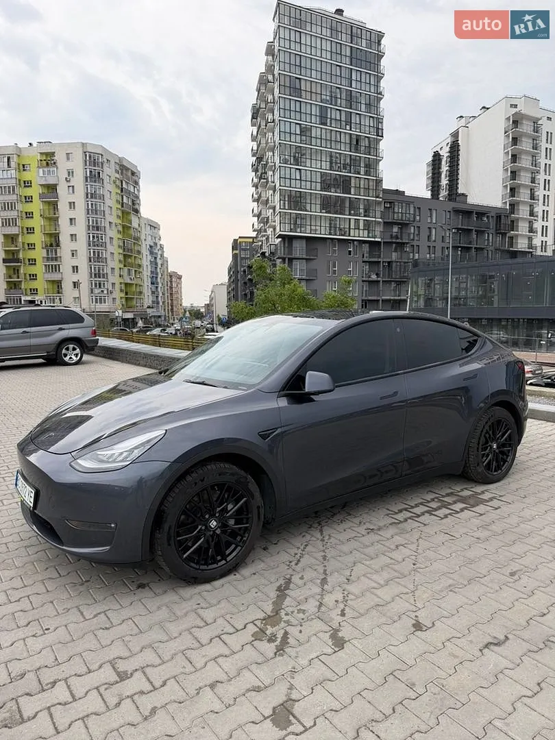 Tesla Model Y, 2021
