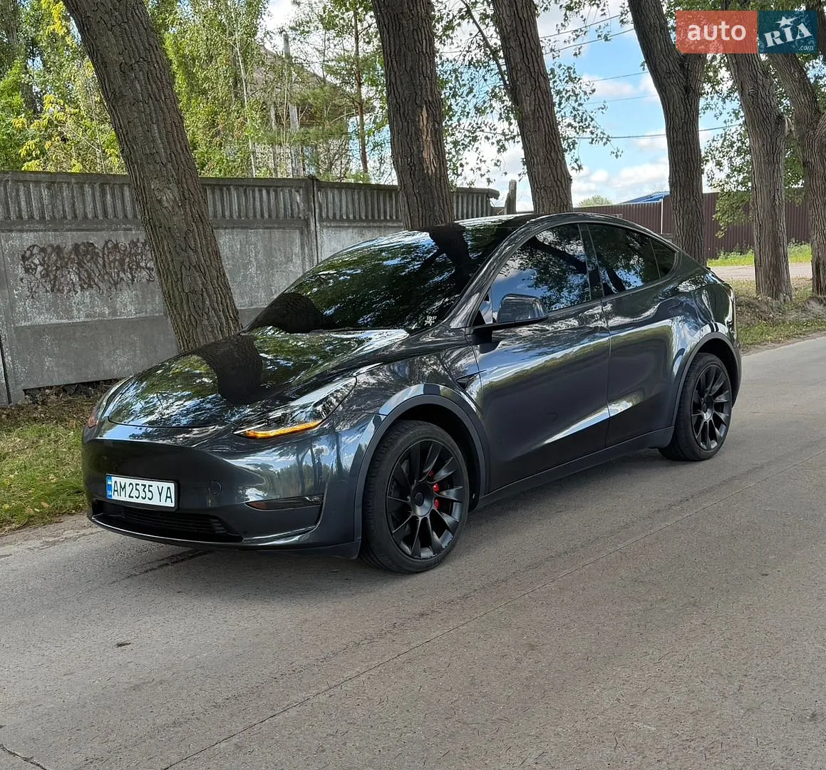 Tesla Model Y, 2024