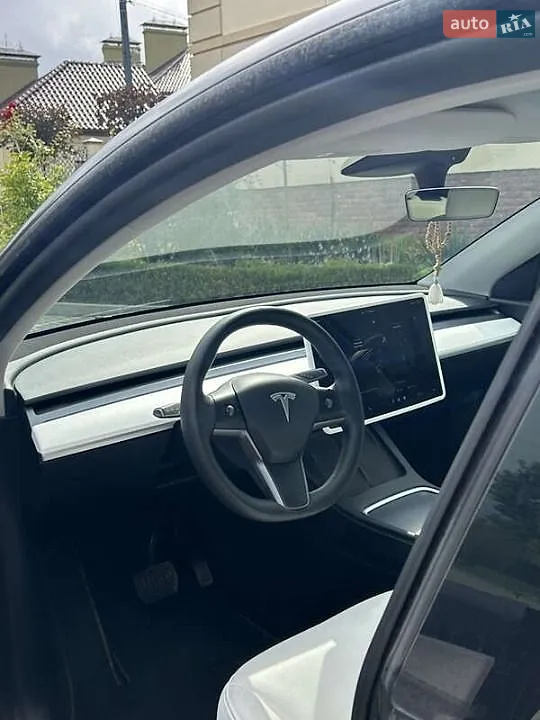 Tesla Model Y, 2022
