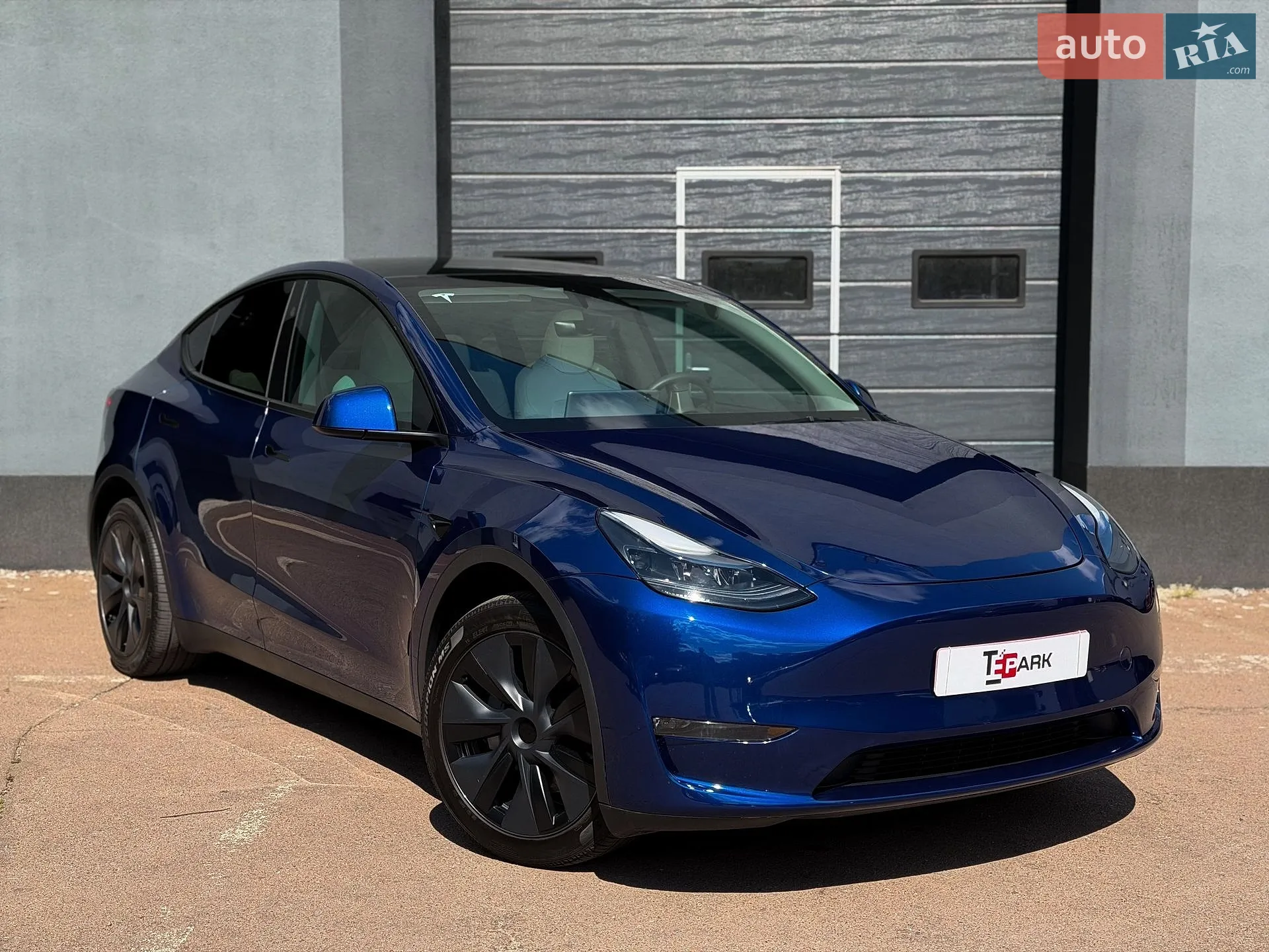 Tesla Model Y, 2024