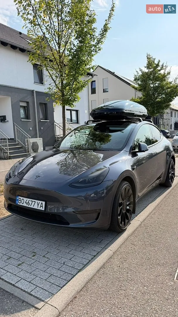 Tesla Model Y, 2023