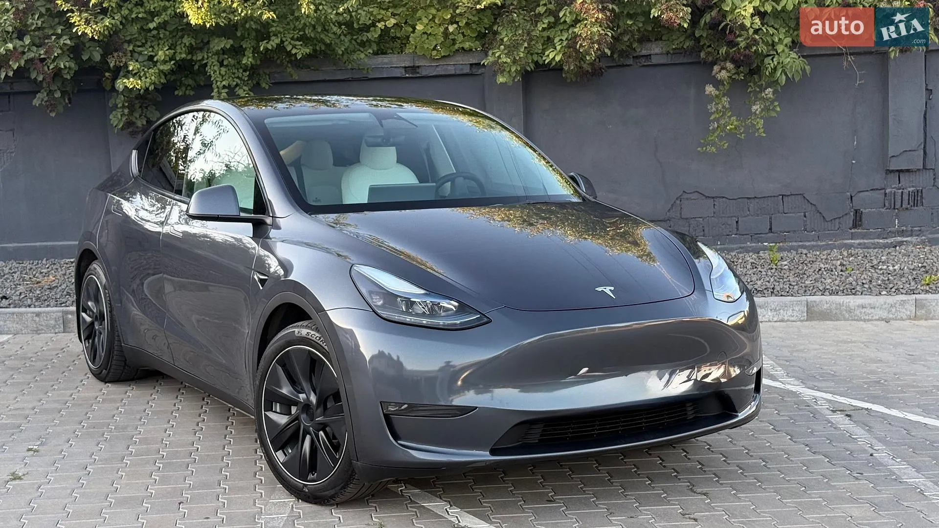 Tesla Model Y, 2023