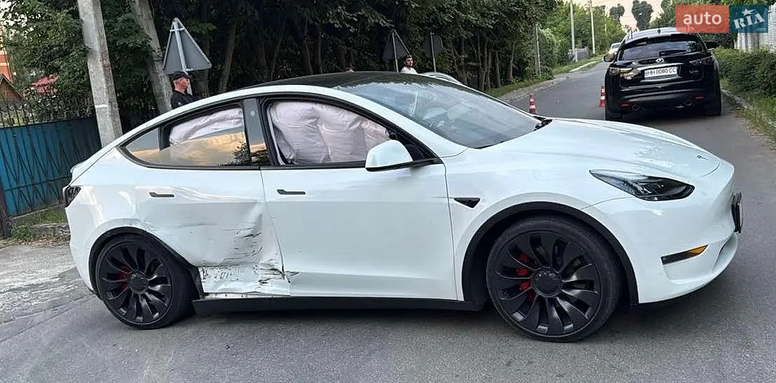 Tesla Model Y, 2023