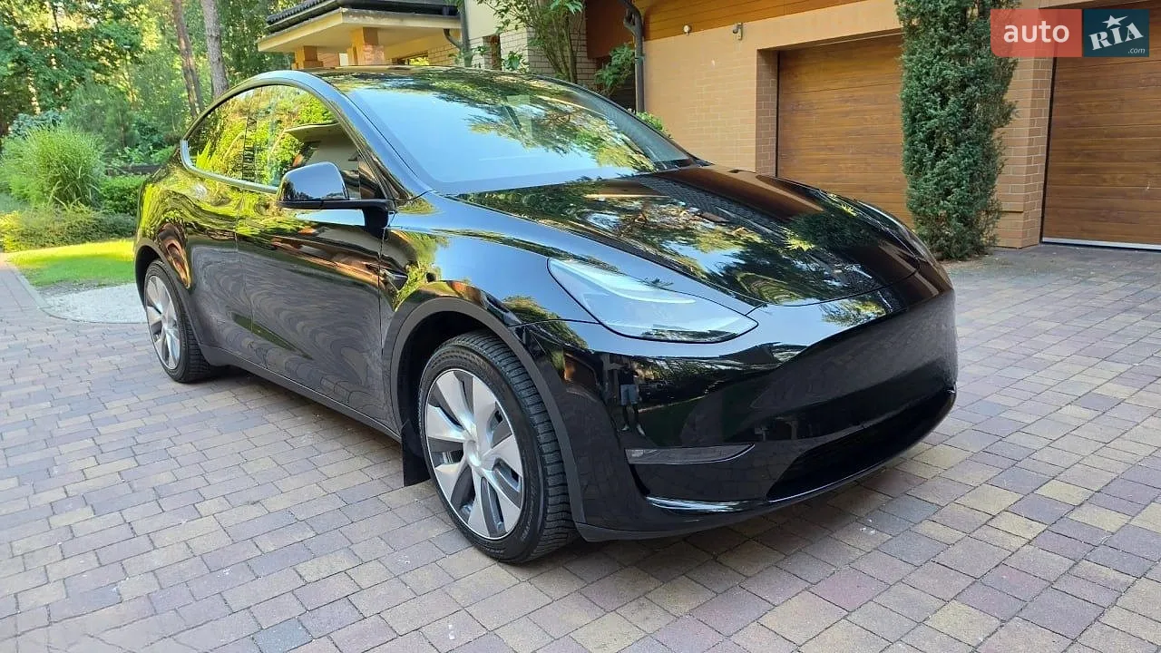 Tesla Model Y, 2023