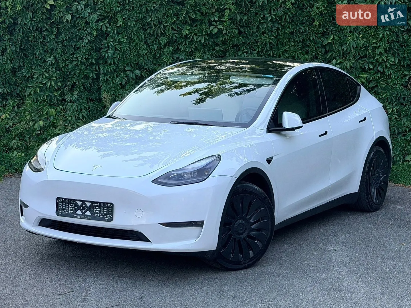 Tesla Model Y, 2024