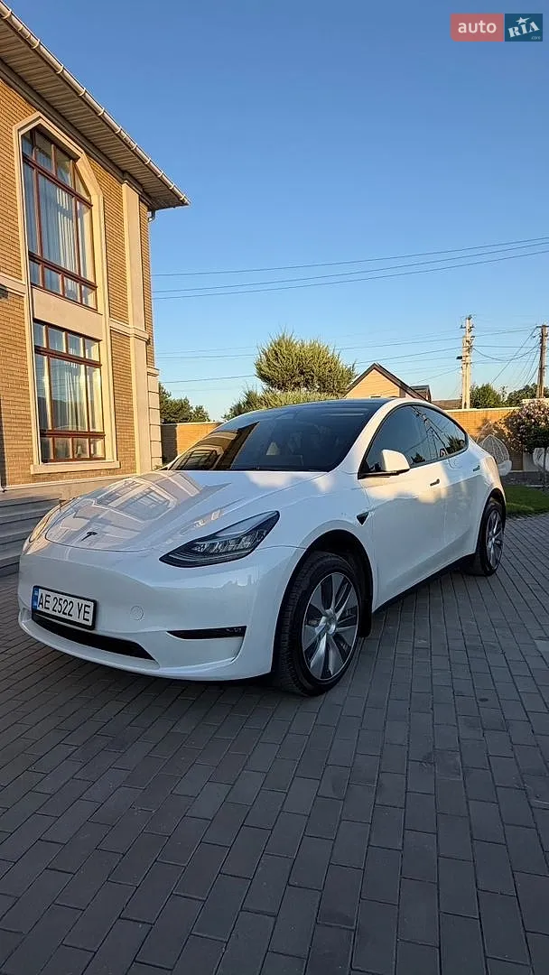 Tesla Model Y, 2023