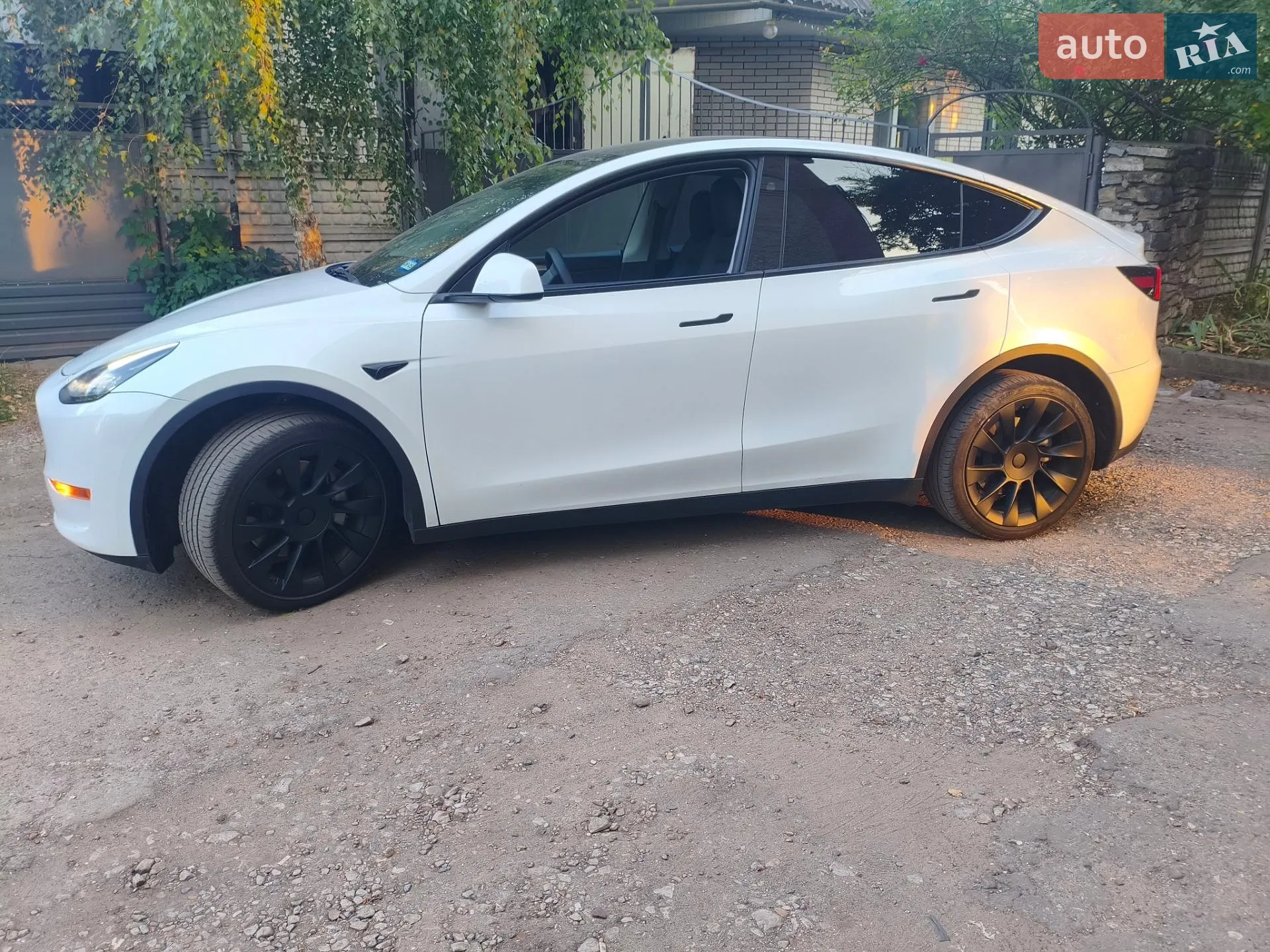 Tesla Model Y, 2024