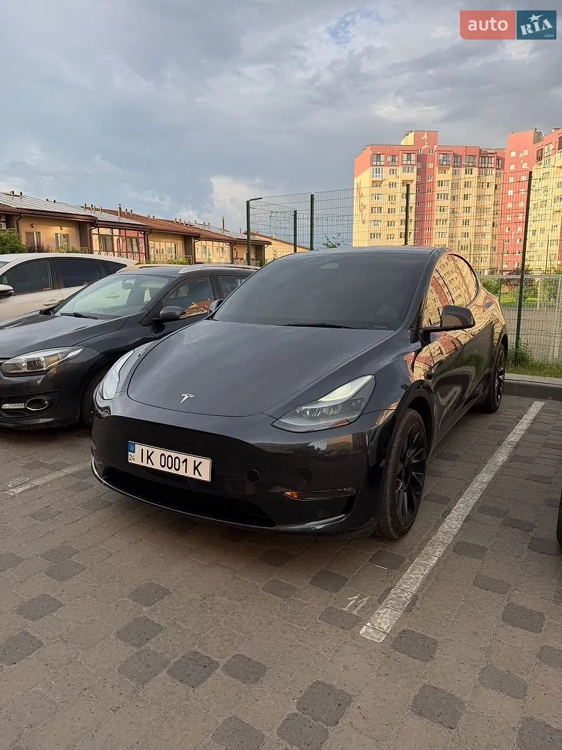 Tesla Model Y, 2025