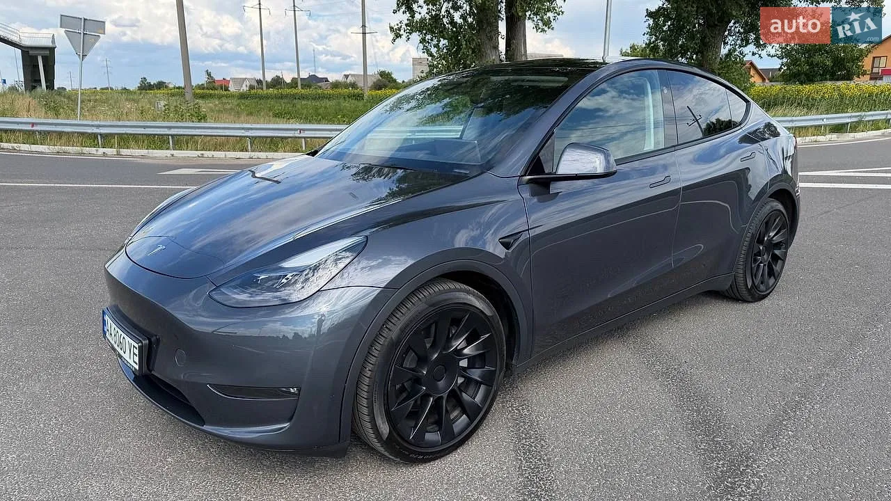 Tesla Model Y, 2023