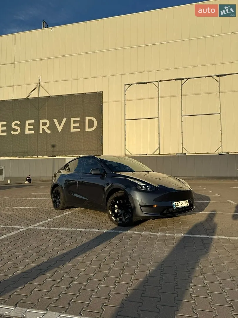 Tesla Model Y, 2023
